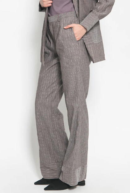 Effortlessly Elegant: The Calla Grey Stripe Pants You Need in Your Wardrobe